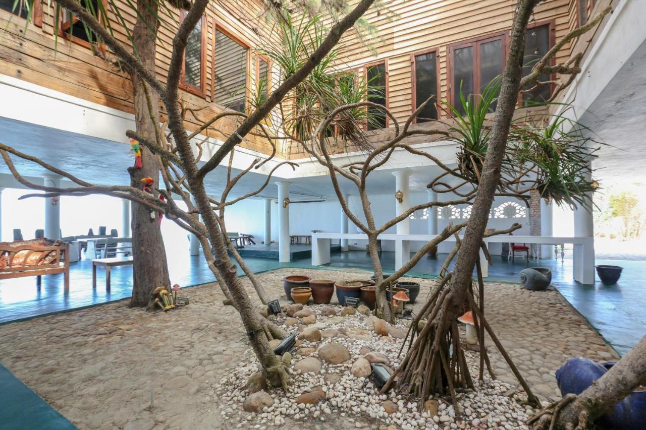 Villa Danialla Beach Resort Kampong Ayer Terjun Pinang Ngoại thất bức ảnh