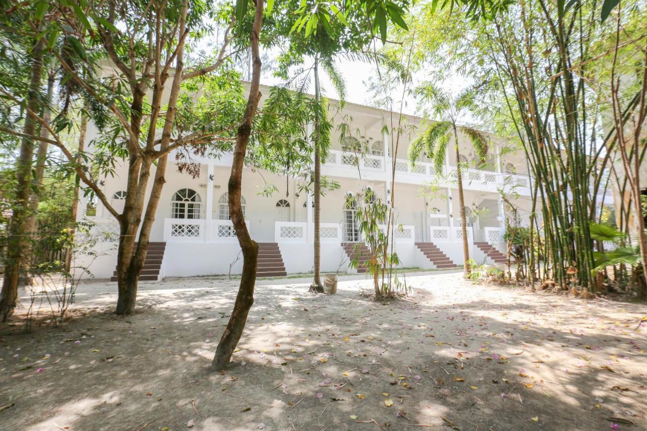 Villa Danialla Beach Resort Kampong Ayer Terjun Pinang Ngoại thất bức ảnh