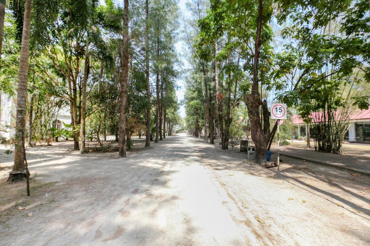 Villa Danialla Beach Resort Kampong Ayer Terjun Pinang Ngoại thất bức ảnh