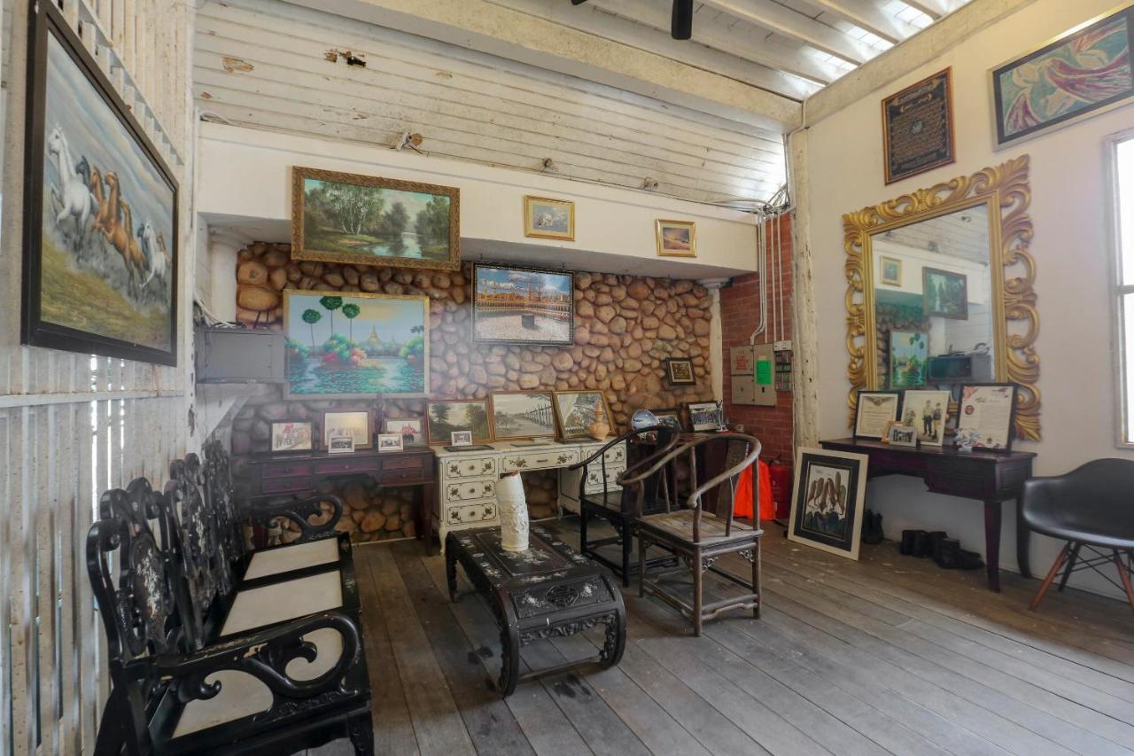 Villa Danialla Beach Resort Kampong Ayer Terjun Pinang Ngoại thất bức ảnh
