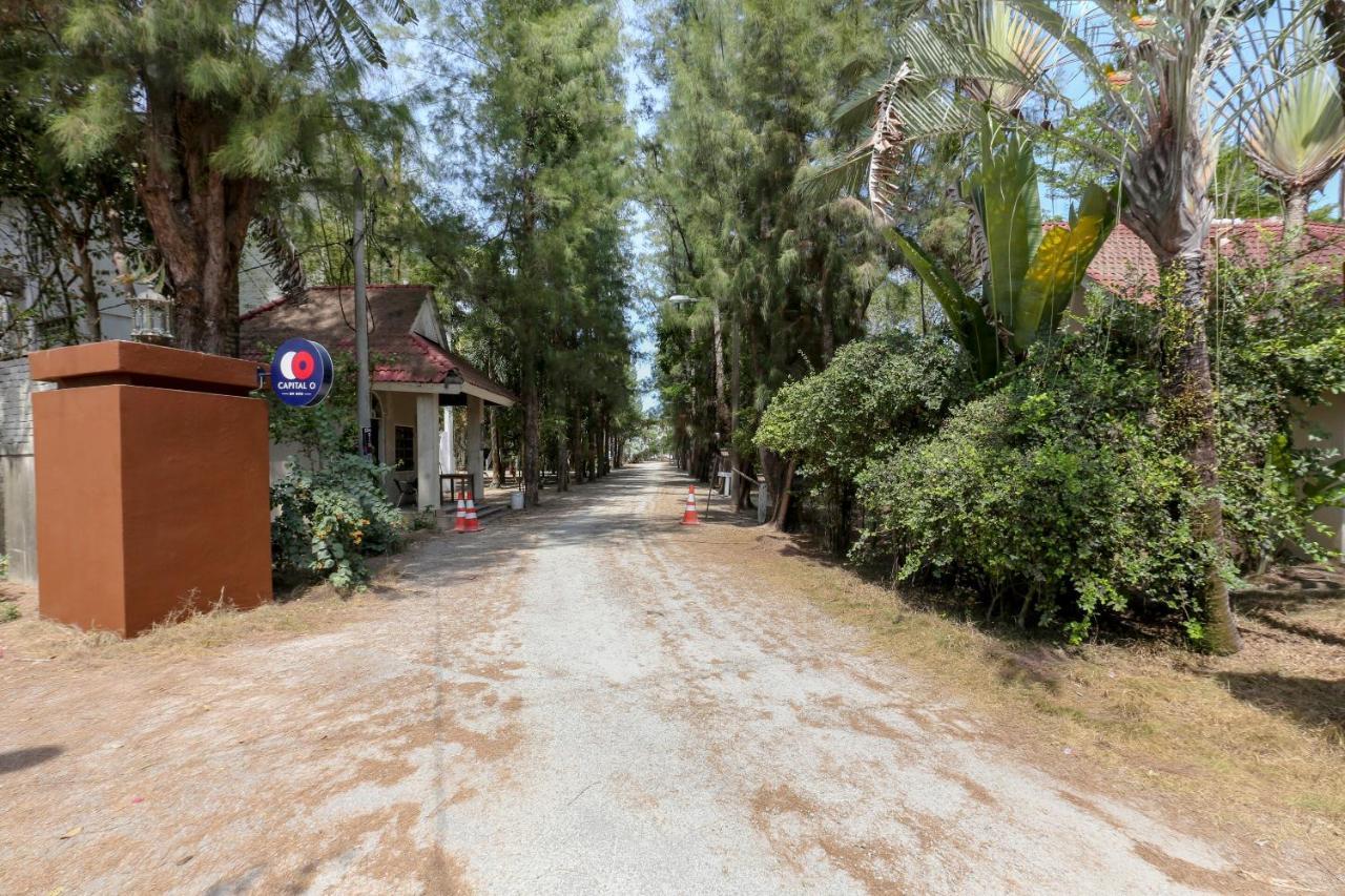 Villa Danialla Beach Resort Kampong Ayer Terjun Pinang Ngoại thất bức ảnh
