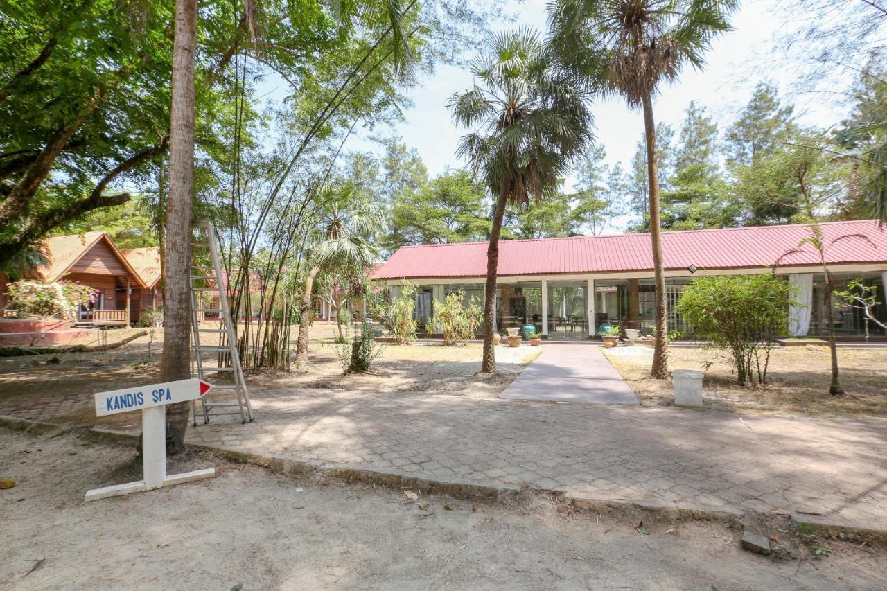 Villa Danialla Beach Resort Kampong Ayer Terjun Pinang Ngoại thất bức ảnh
