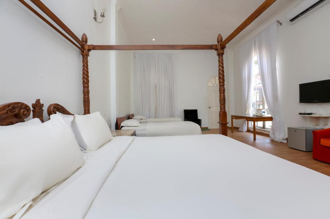 Villa Danialla Beach Resort Kampong Ayer Terjun Pinang Ngoại thất bức ảnh